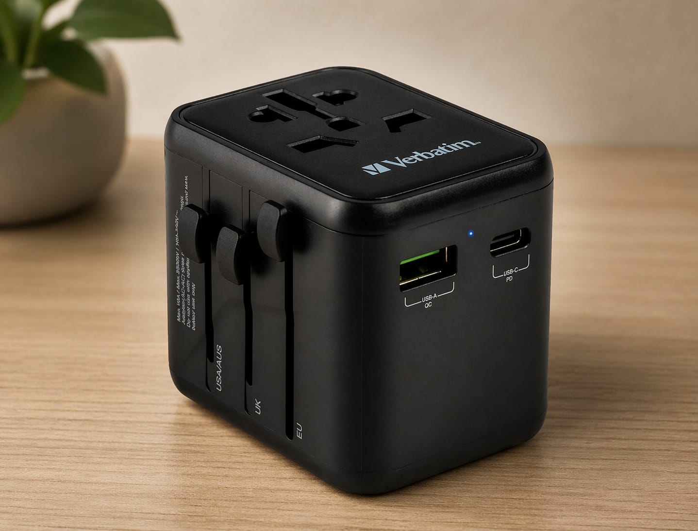 Verbatim Αντάπτορας Πρίζας Universal με USB-C και USB-A